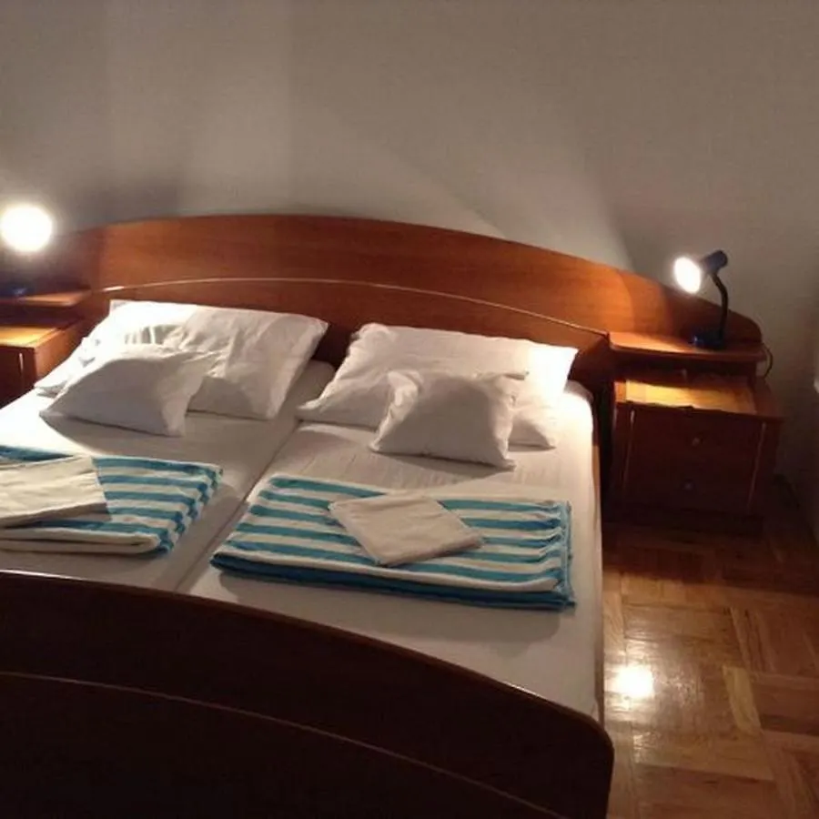 Apartments With A Parking Space Novigrad - 12572